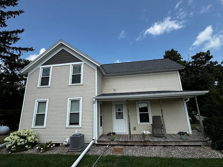 6780 Henry Rd — Photo 3