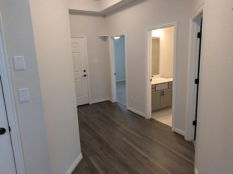 7020 Terra Ln — Photo 8