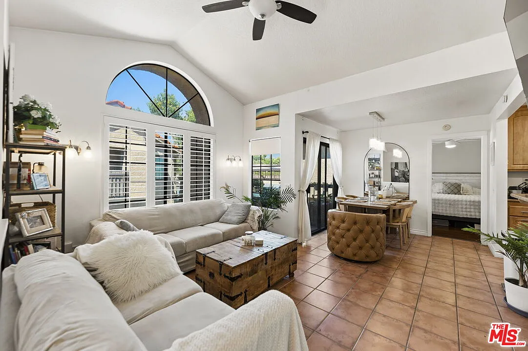 2 bed, 2.0 bath, 954 sqft, $3,599 — Photo 4