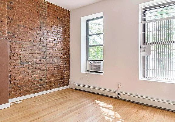 2nd image of 851 Hart St #3B