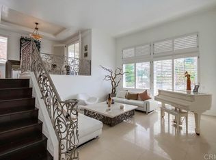 6077 Abbottswood Row, La Jolla, CA 92037