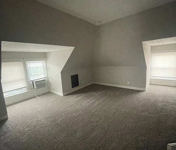 2135 Summit St #C — Photo 16