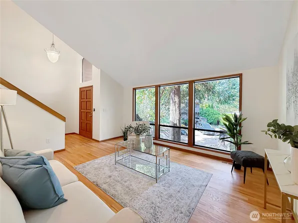 2925 W Lake Sammamish Parkway NE, Redmond, WA 98052