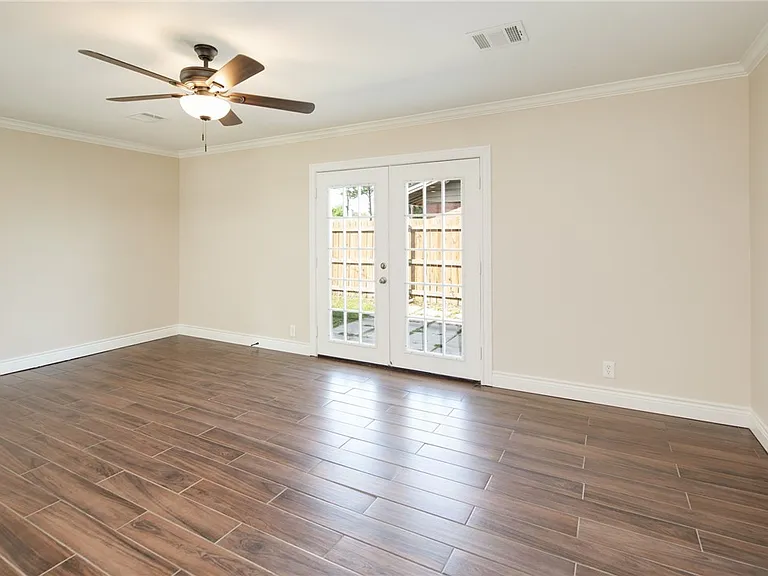 1302 Hackberry St — Photo 5