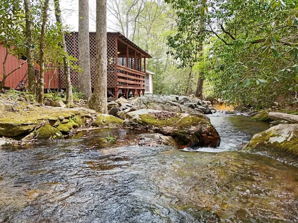 1091 Creekside Dr, Hiawassee, GA 30546