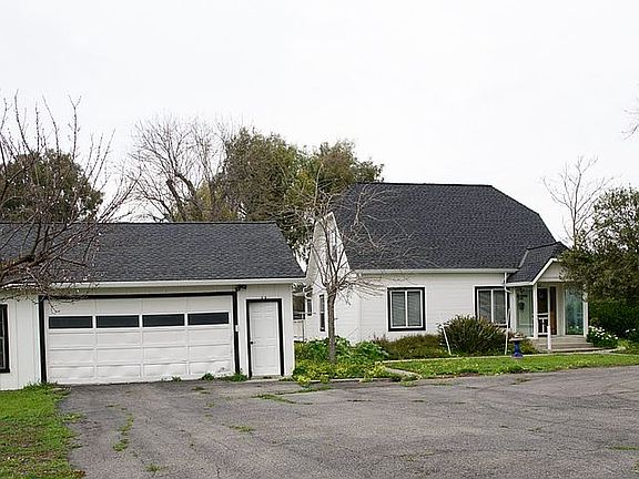 3rd image of 1975 Gwinn Ave