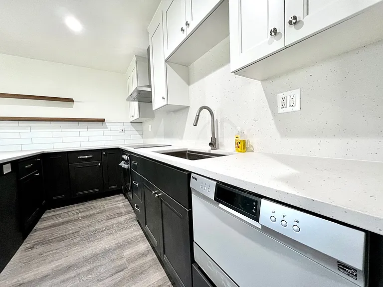932 S Kenmore Ave — Photo 3