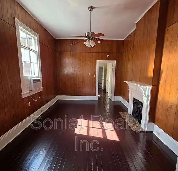 311 S Scott St — Photo 3