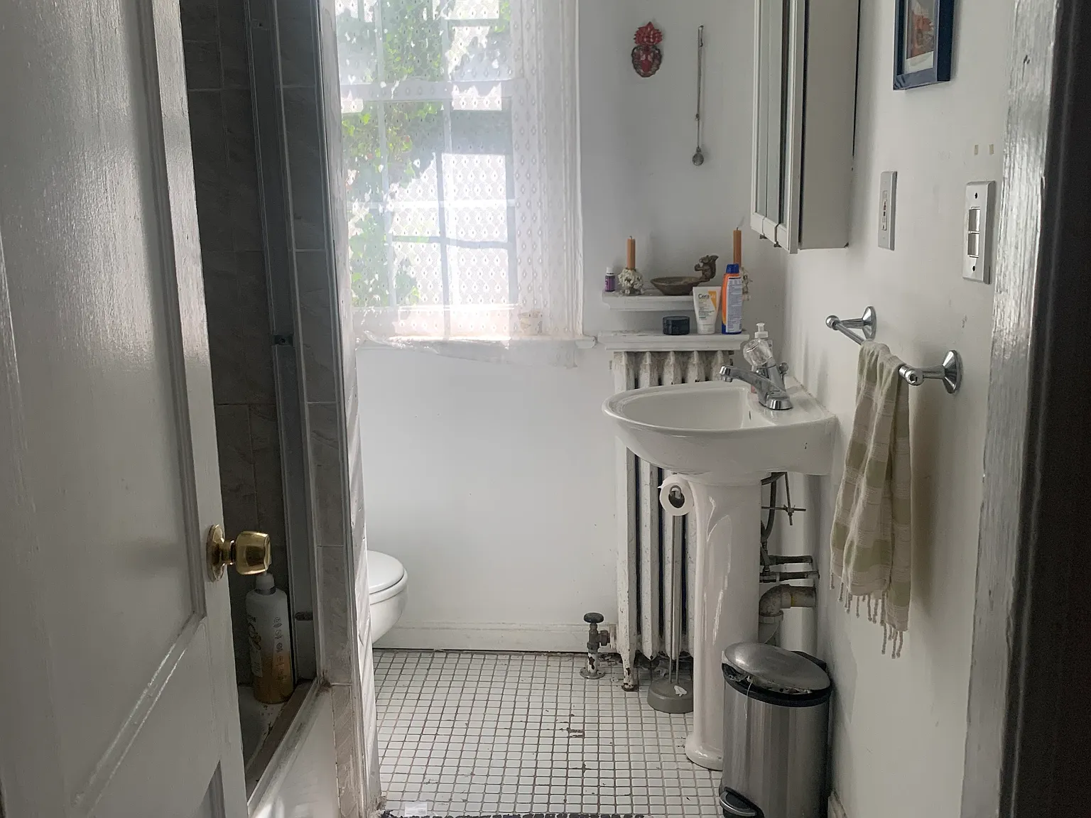 3 bed, 1.5 bath, 1488 sqft, $3,950 — Photo 3