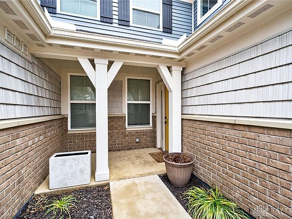 5th image of 72 Pebble Brook Pl