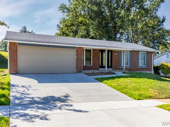 2766 Chalet Hill Dr, Saint Louis, MO 63129