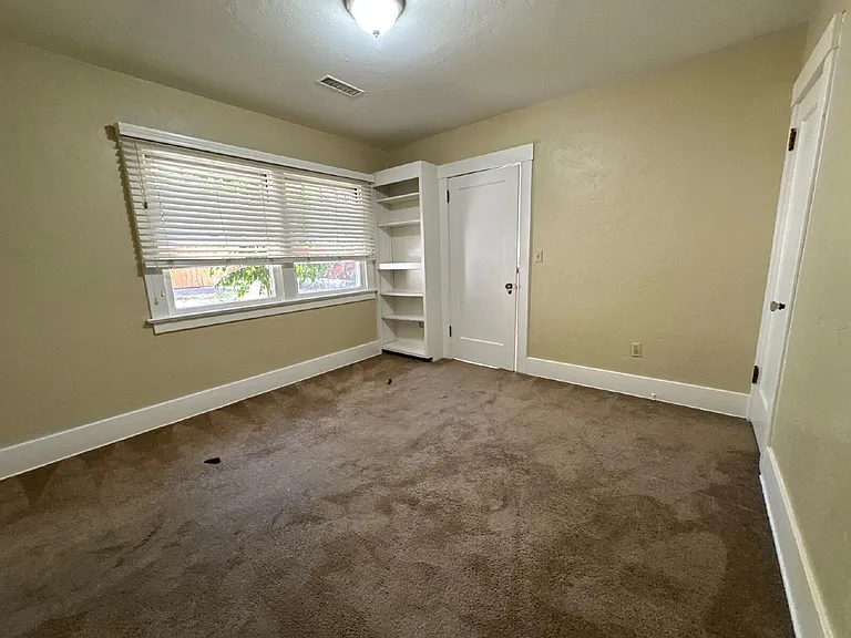 2140 Loomis St — Photo 12