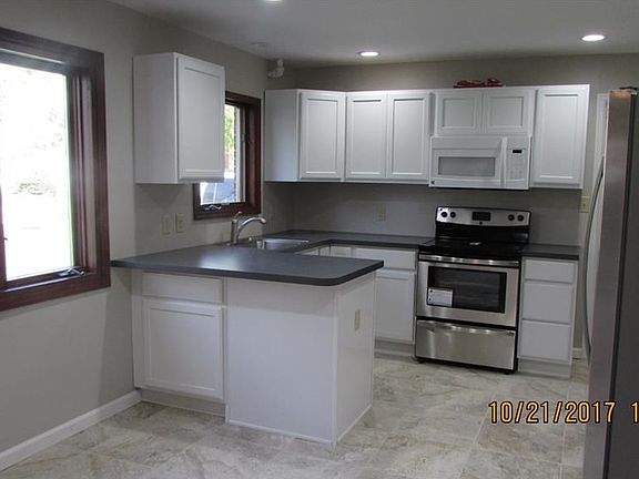 4th image of 332 S Broadway St