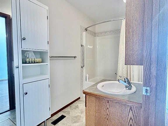 4th image of 24 E Providence Way