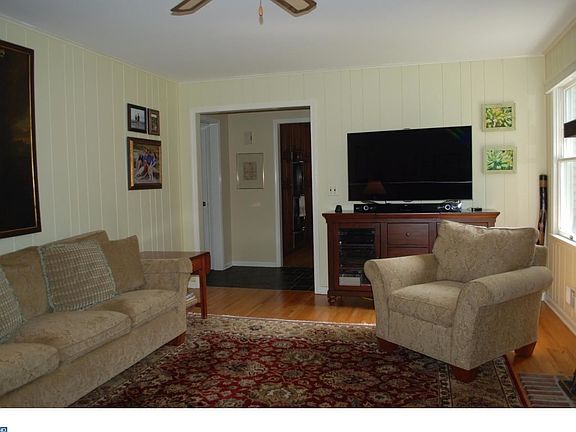 5th image of 16 Bridgewater Dr
