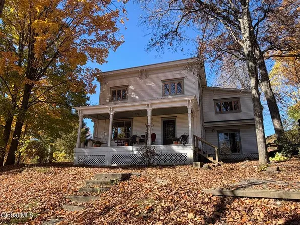 29 Spring St, Port Henry, NY 12974