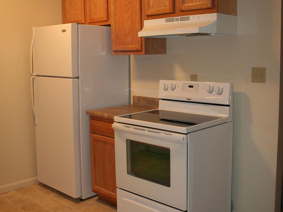 2nd image of 1590 Crest Hill Ave #1