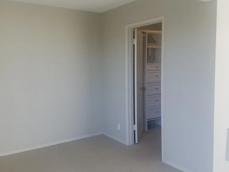 Jr one bedroom Pine St side