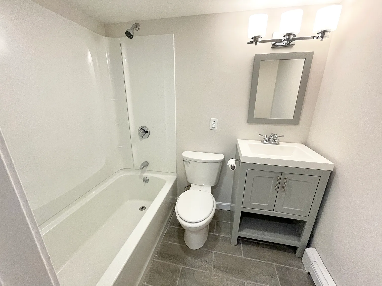 4 bed, 1350 sqft, $6,500 — Photo 3