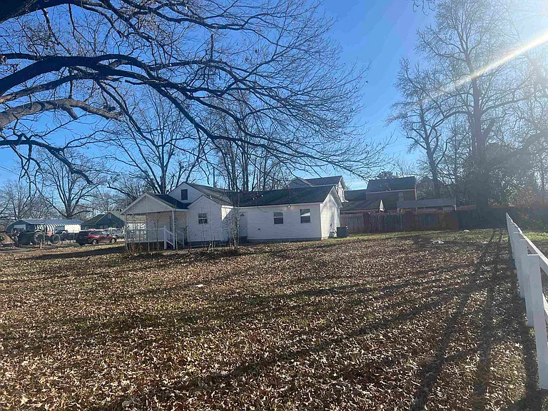 2015 Charjean Rd — Photo 3
