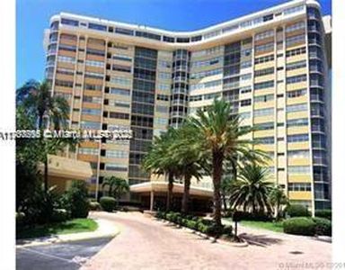 100 W Golden Isles Dr #811, Hallandale, FL, 33009