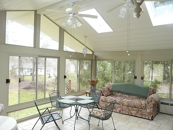 3rd image of 118 Hills Ave