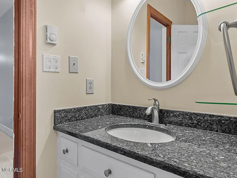 867 Castleberry Ct — Photo 17