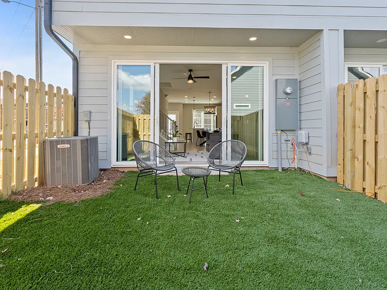 206 Freeland Ln — Photo 15