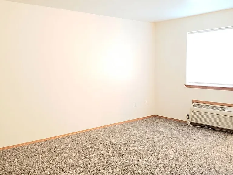 1105 N Western Ave — Photo 10
