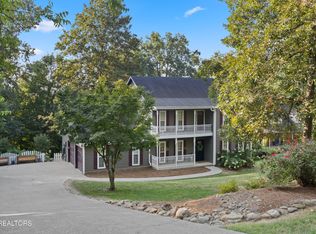 910 Forest Ridge Cir, Knoxville, TN 37932
