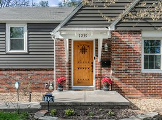 1239 E Linwood Dr, Springfield, MO 65804