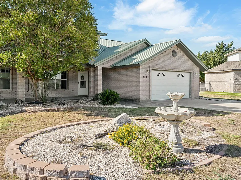 854 Lago Vista Dr — Photo 3