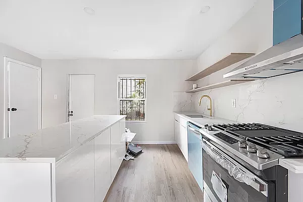 Rented by Friedman Mayer, LREB | media 4
