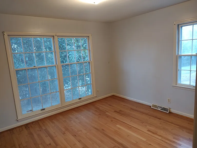 718 Desoto Rd SE — Photo 10