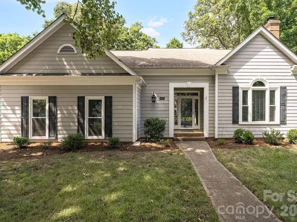 6632 Elmstone Dr, Charlotte, NC 28277