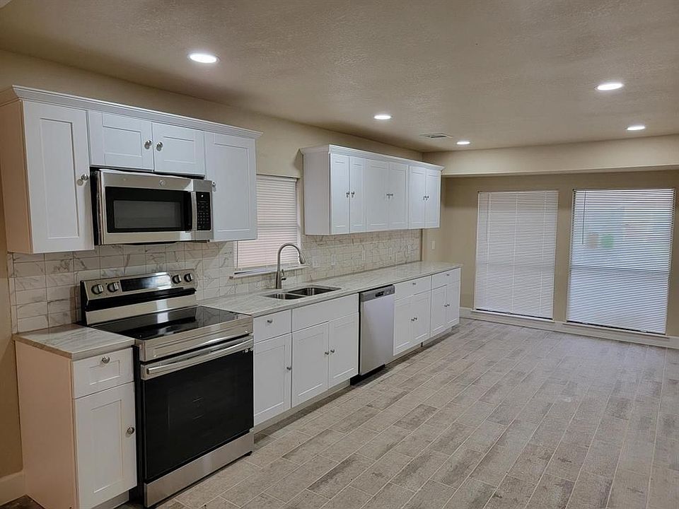 1st image of 2512 12th St