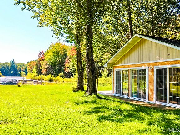 5th image of 42936 Superior Rd