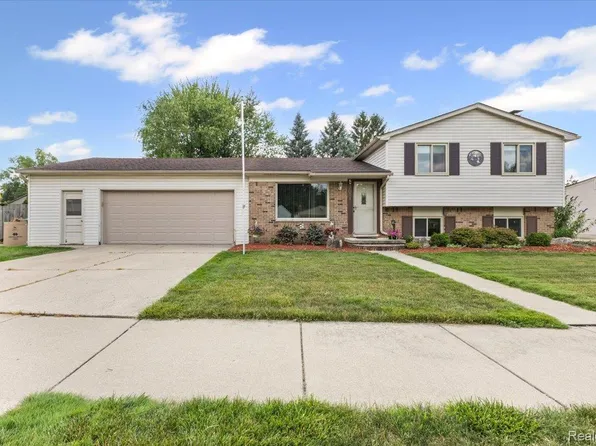 22031 Birch St, Woodhaven, MI 48183