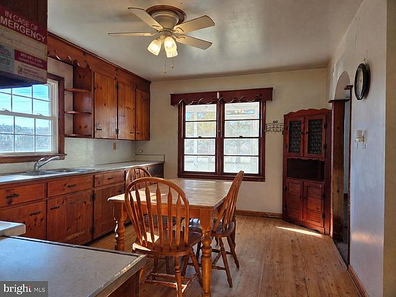 3rd image of 3357 Golden Hill Rd