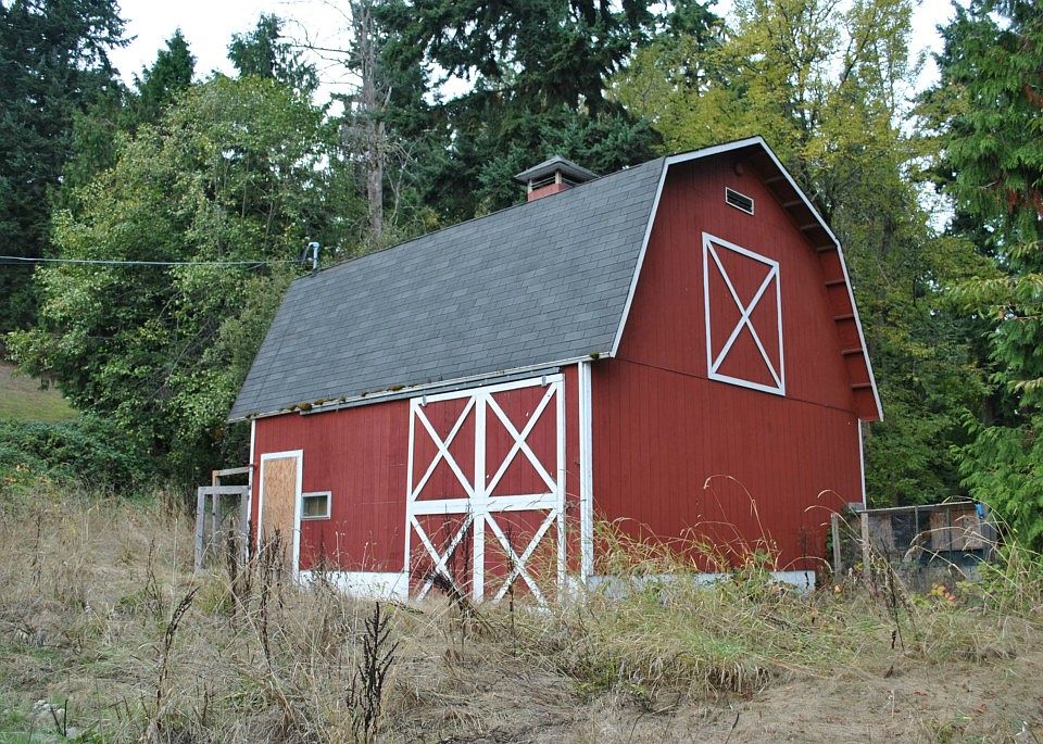 2nd image of 3021 40th St E