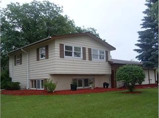 1045 Coventry Ln, Crystal Lake, IL 60014