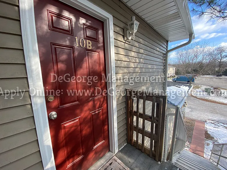 Burdick Estates Apartments — Photo 25