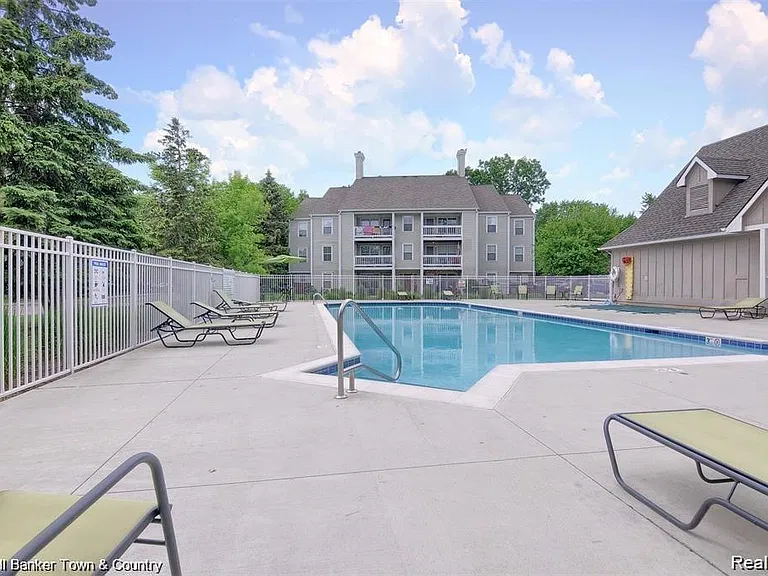 311 W Highland Rd #T16 — Photo 10