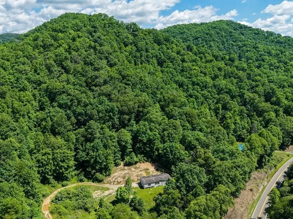 10633 Poplar Gap Rd, Ravencliff, WV 25913
