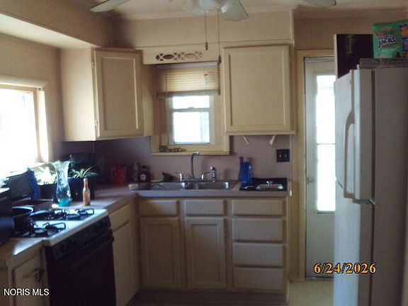 3rd image of 2045 Fairfax Rd