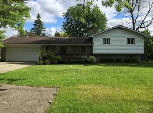 1050 S Center Rd, Saginaw, MI 48638