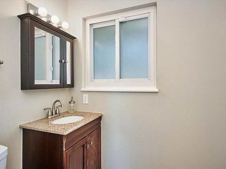 2242 S Poplar St — Photo 13