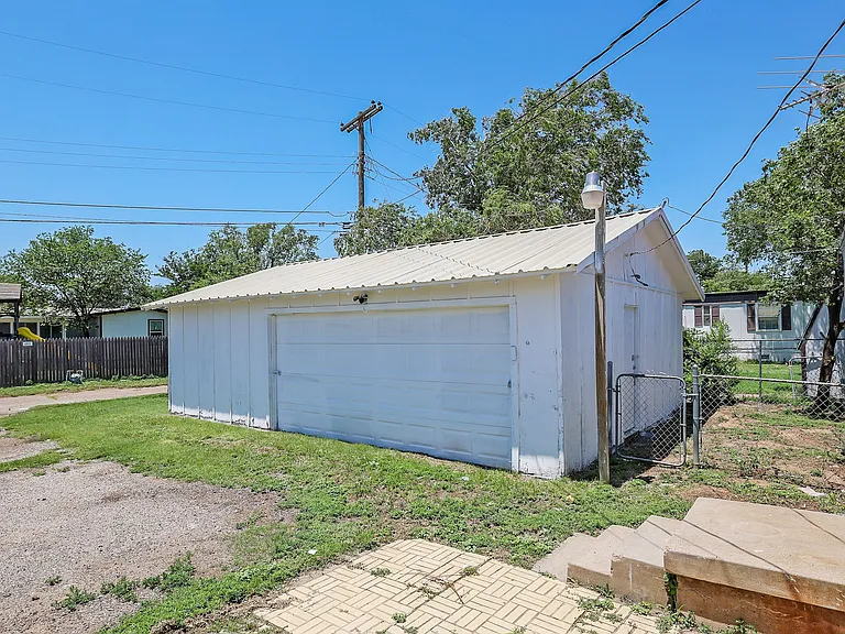 1414 S Nance St — Photo 3