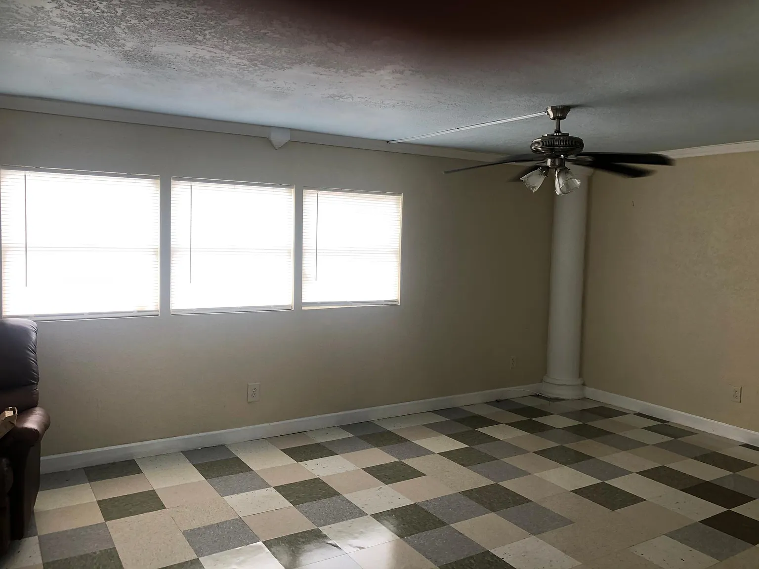 5813 Sussex Dr — Photo 2