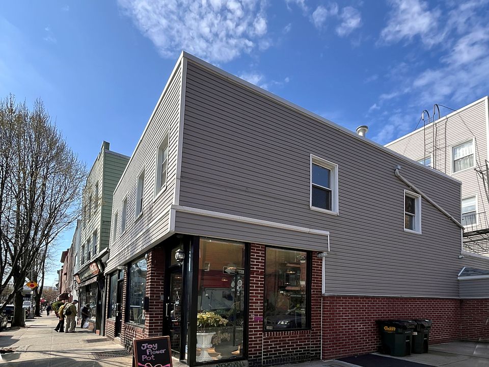 1st image of 713 Lorimer St #2